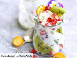 Salade de fruits avec du lait Yaourt 